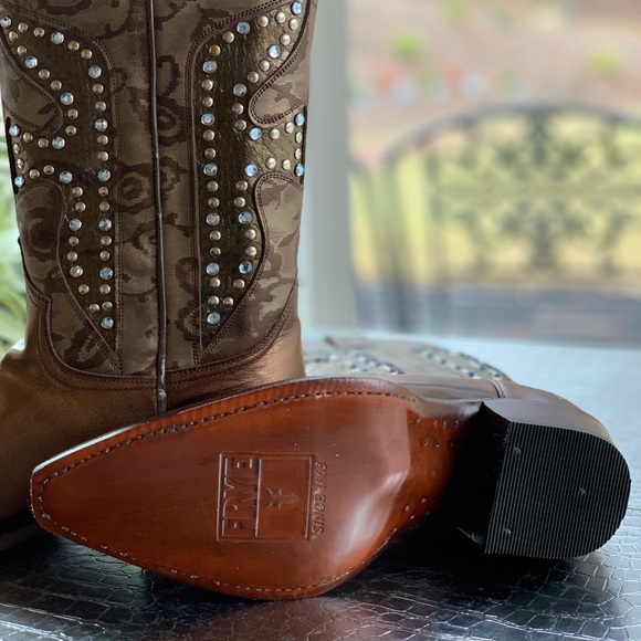 Frye - Cowboy Boots Daisy Dukes - Picture 3 of 5